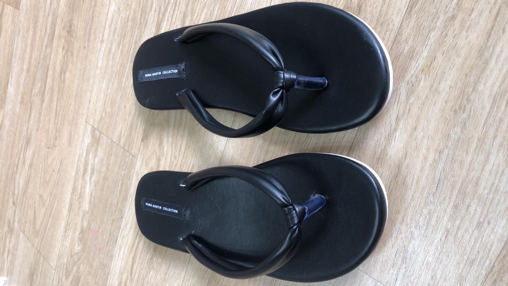 새상품 블랙 쪼리슬리퍼 235