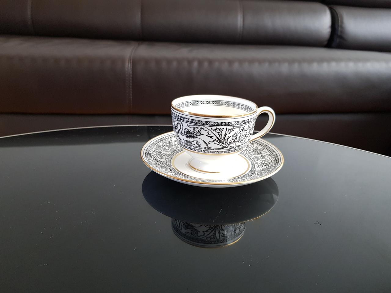 웨지우드 플로렌틴 블랙 찻잔