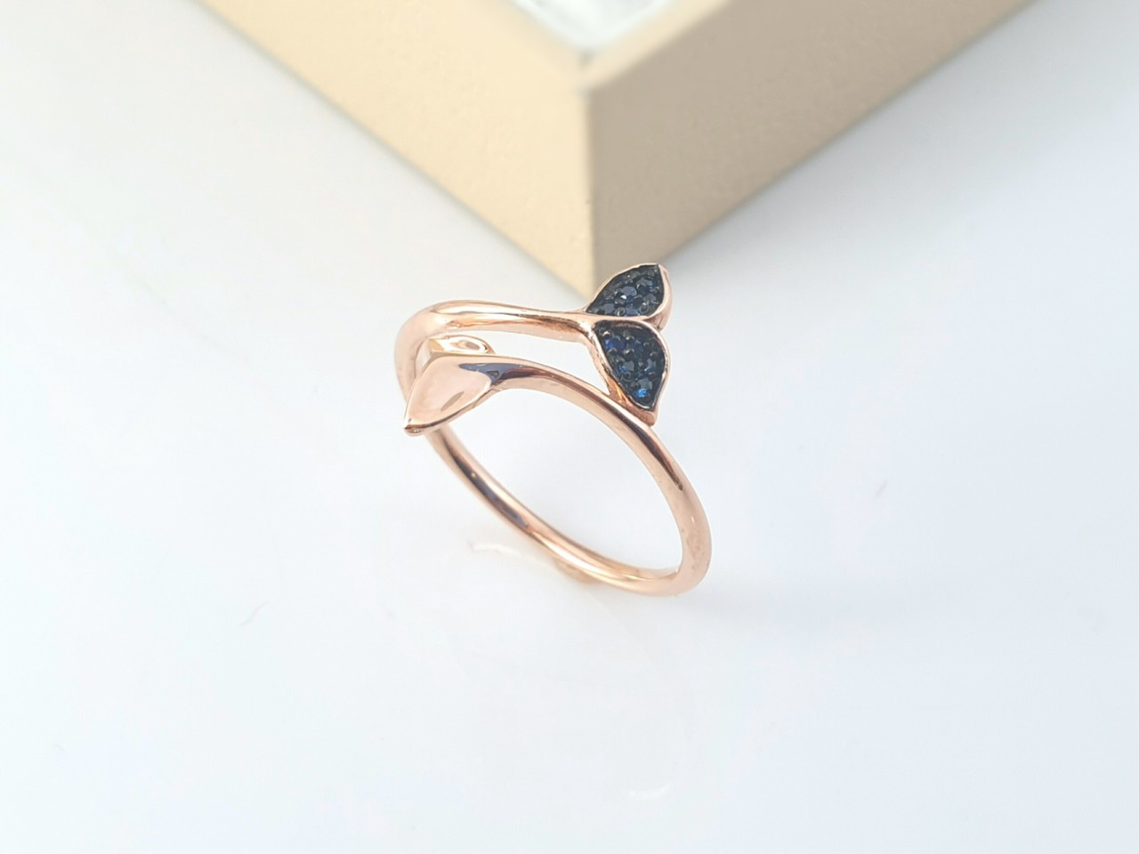 고래 꼬리 청큐빅 반지