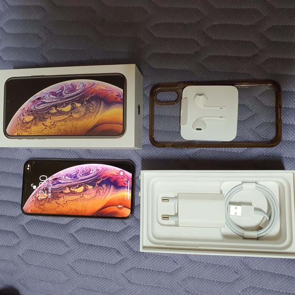 아이폰 Xs 골드 64GB 판매합니다.