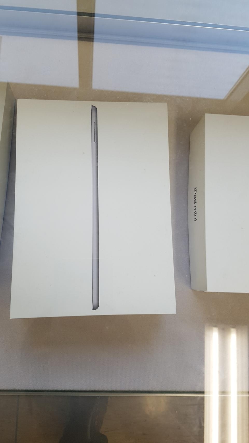 아이패드 6세대 케이스입니다