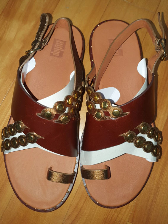 핏플랍 스칼로프 샌들