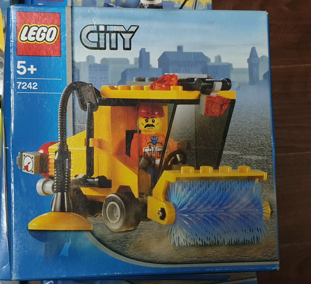 레고  시티 7242 판매합니다