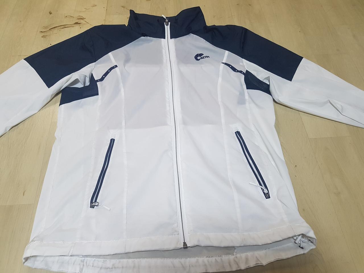 네파 여름 등산 및 운동용 바람막이 판매합니다.