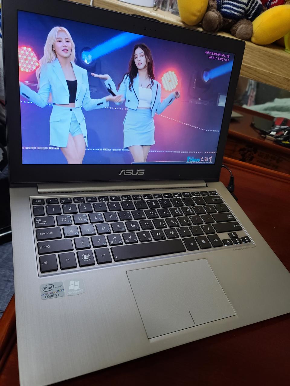 에이수스 젠북 i3-2세대 13인치 노트북 팝니다