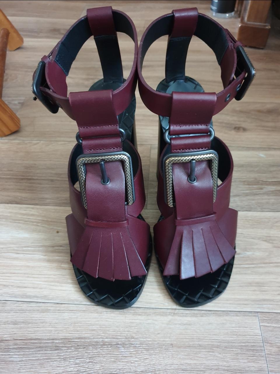 새상품정품보관상품)보테가베네타 빅버클 하이힐 샌들 11cm