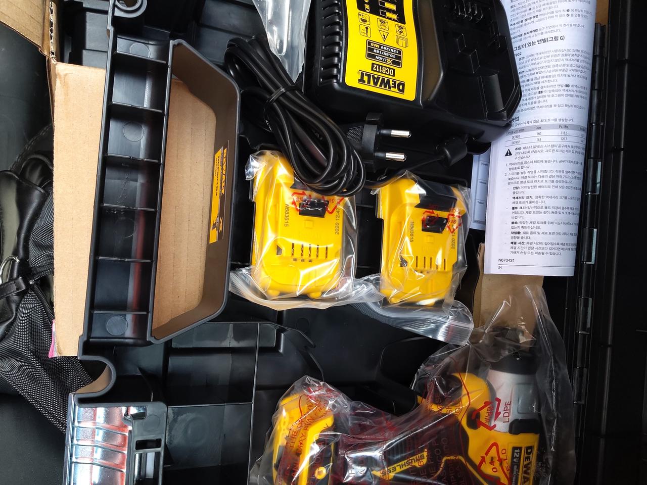 디월트 충전임팩드라이버 12V DCF801D2