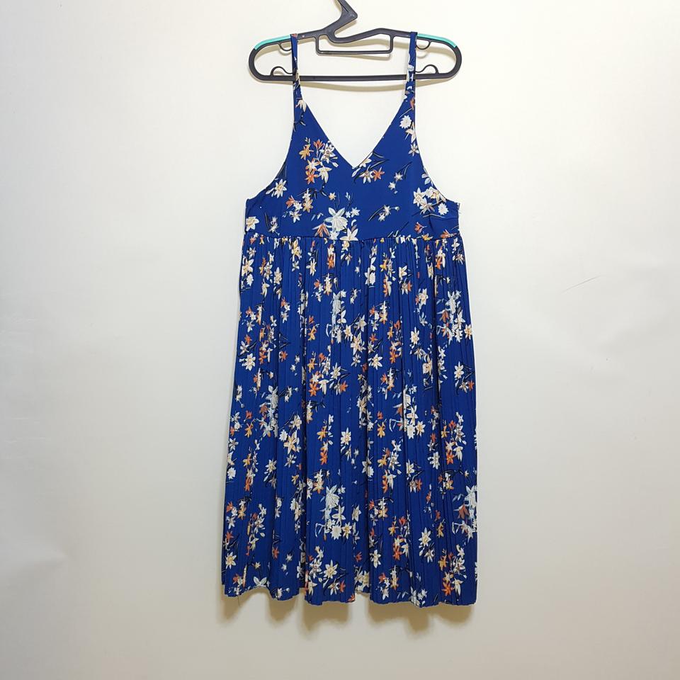 플라워패턴 끈나시 플릿원피스 55-66