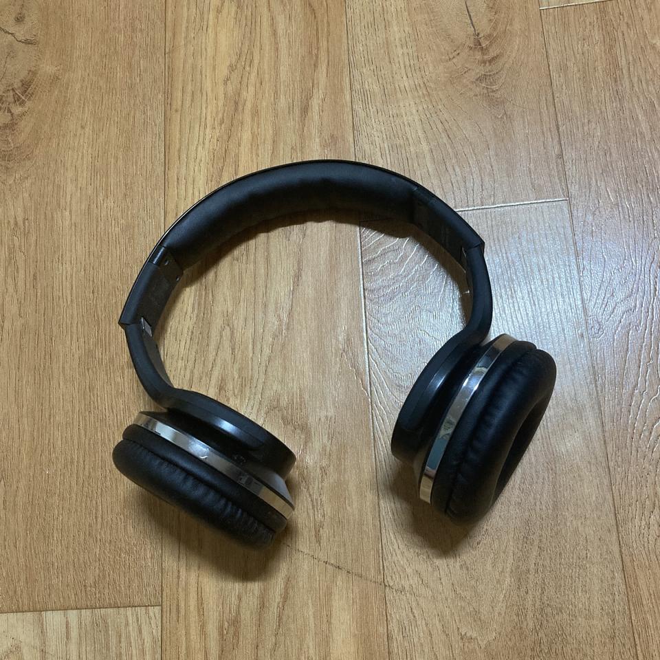 헤드폰 과 스피커가 만났다