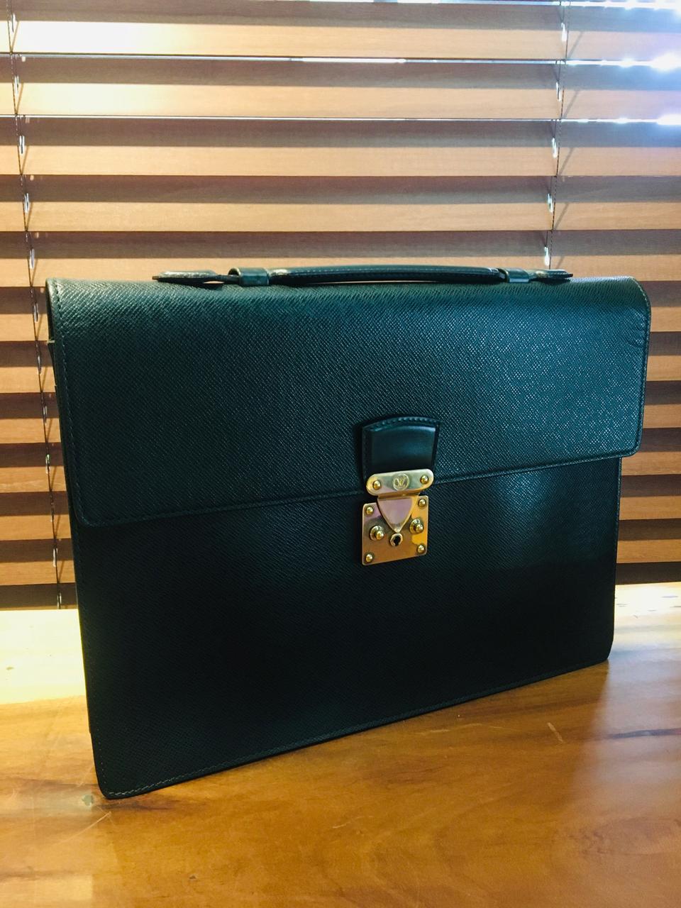 정품 루이비통 타이가 서류가방