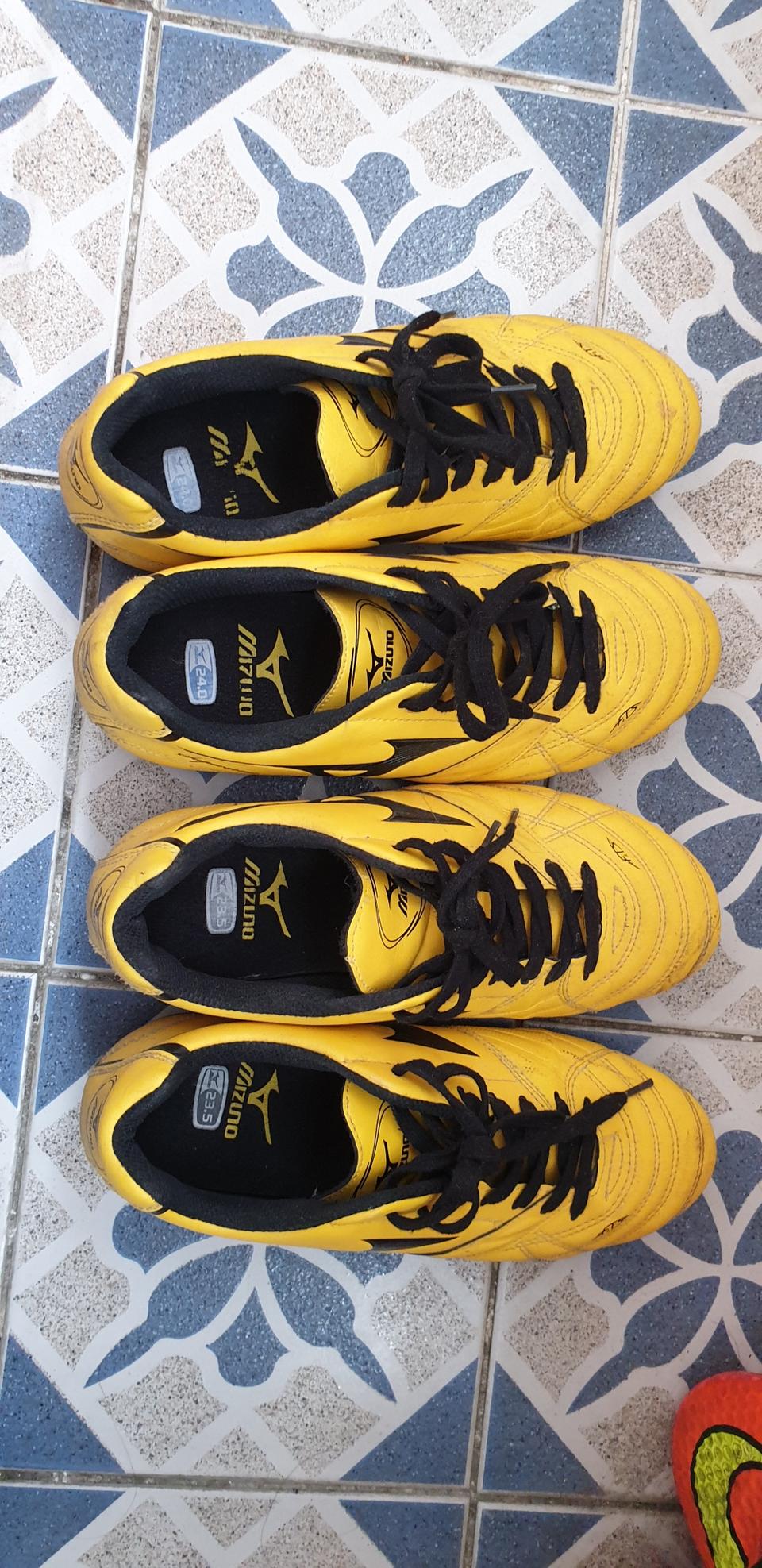 미즈노 어린이 축구화 팔아요 240미리와 235미리