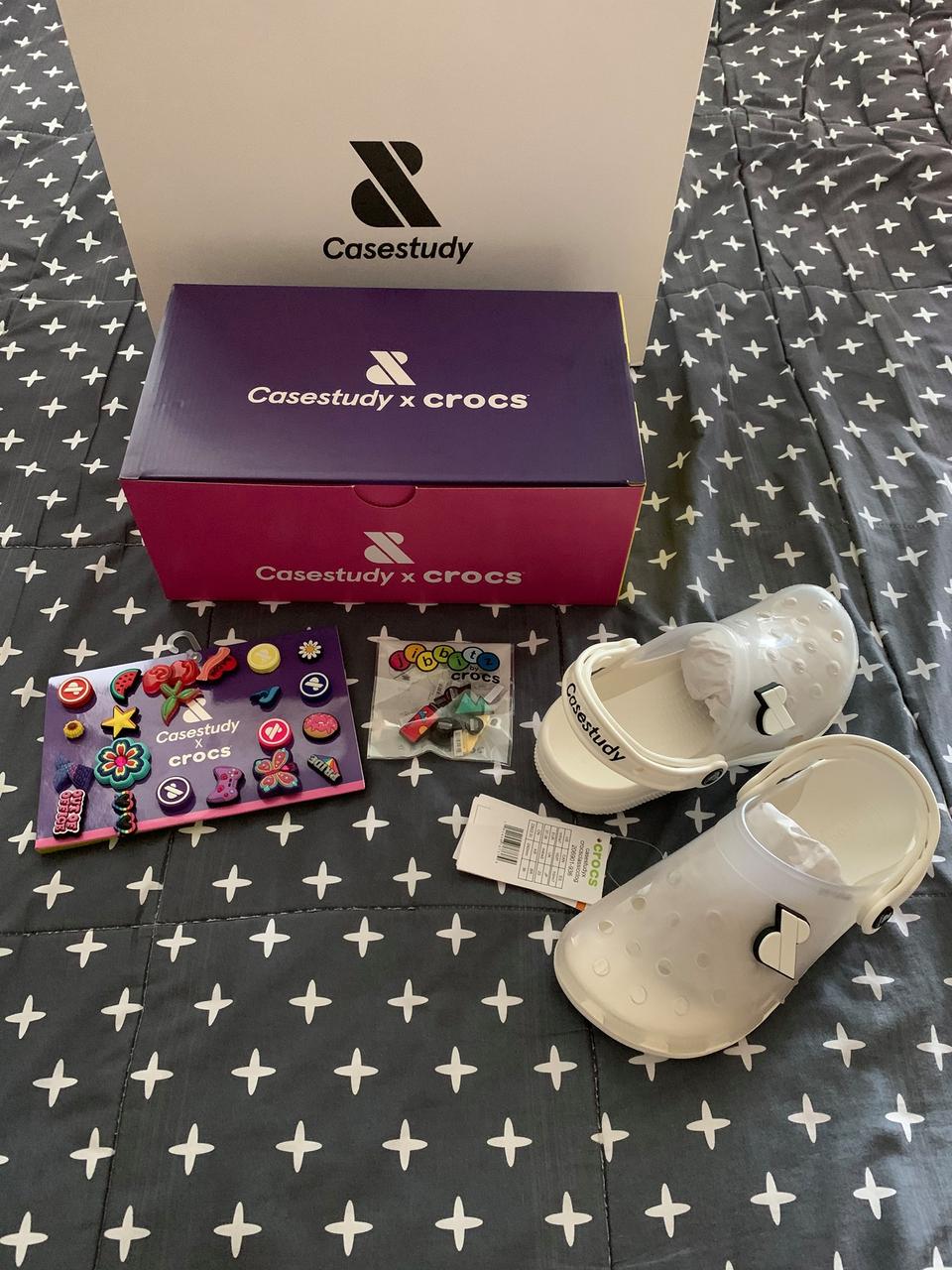 [240] 케이스스터디 x 크록스 클래식 클로그 판매합니다