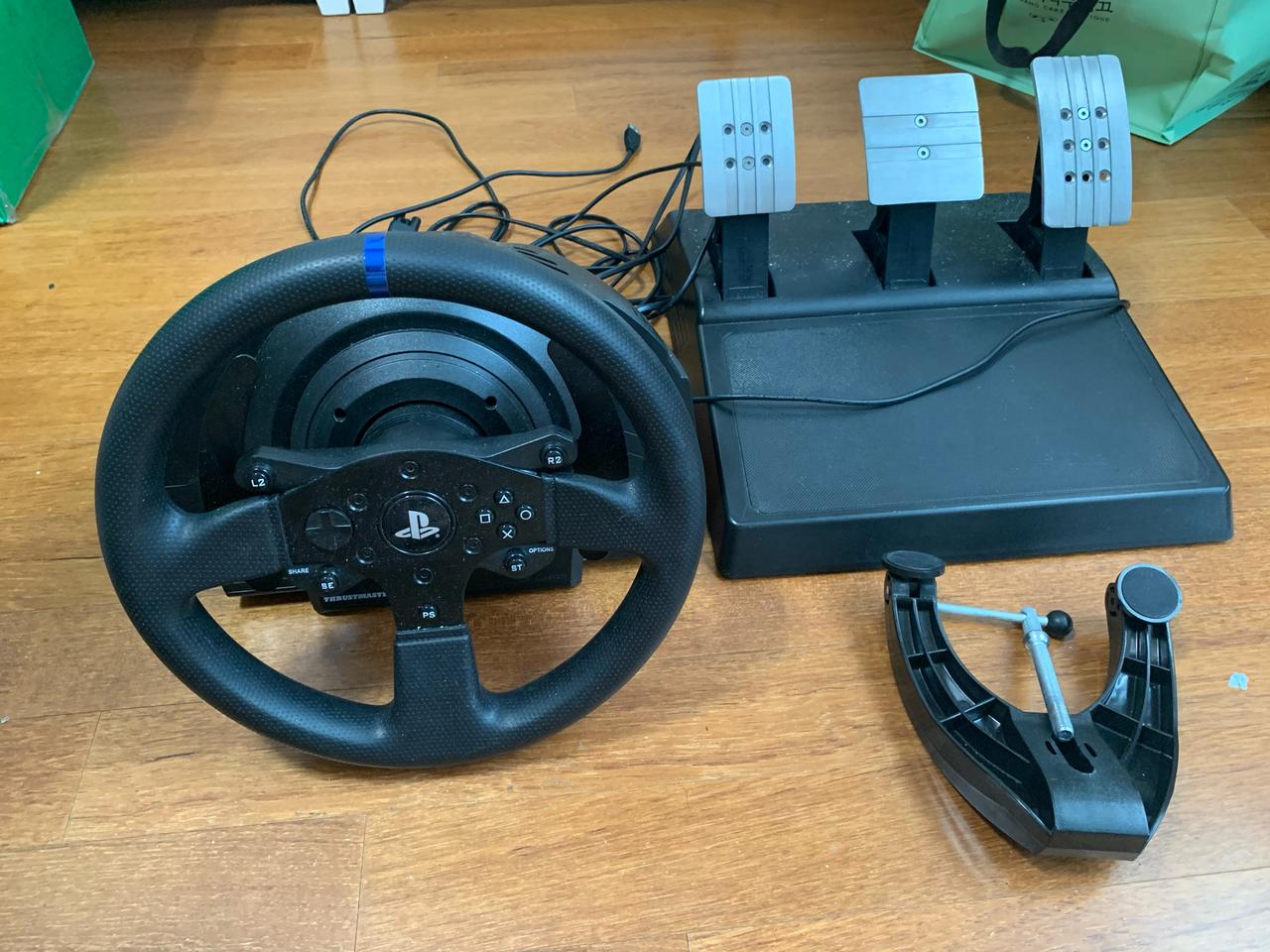 레이싱휠 t300rs gt 싸게 급처합니다