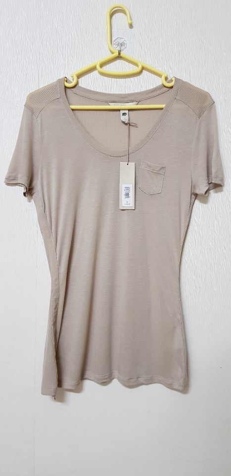 바나나리퍼블릭 라운드 티셔츠 새제품