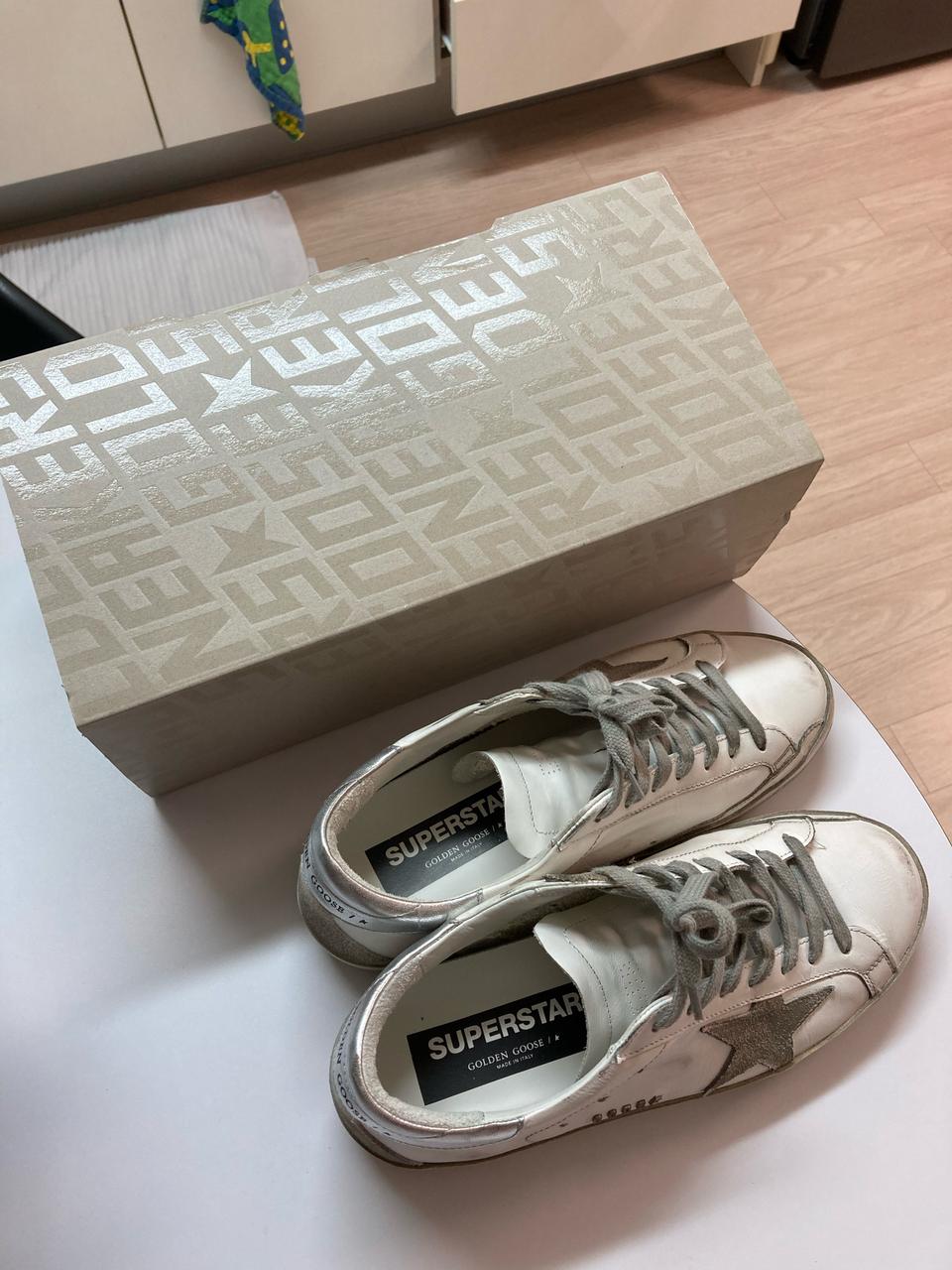 골든구스 슈퍼스타 20SS 입니다 (사이즈 40)
