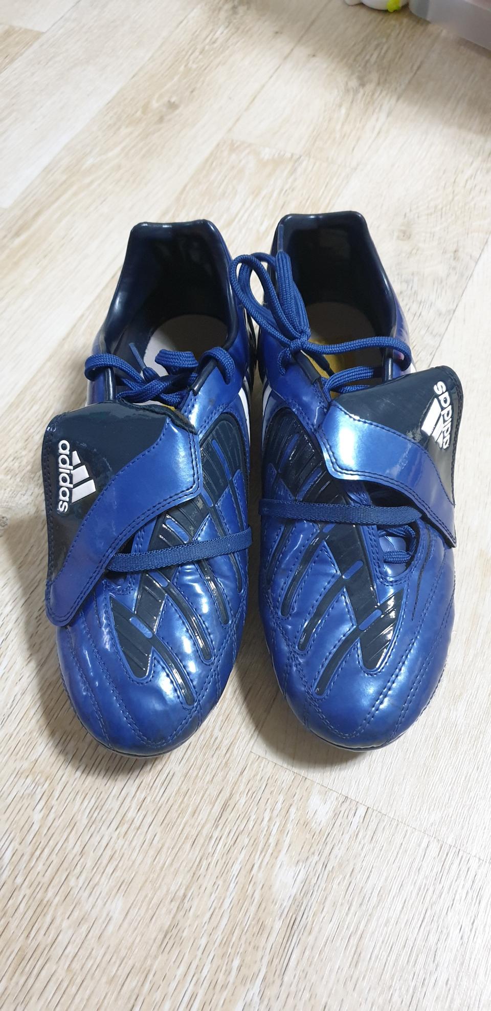 아디다스 축구화