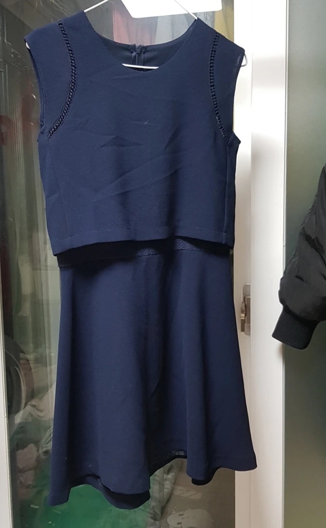 옷 정리합니다.