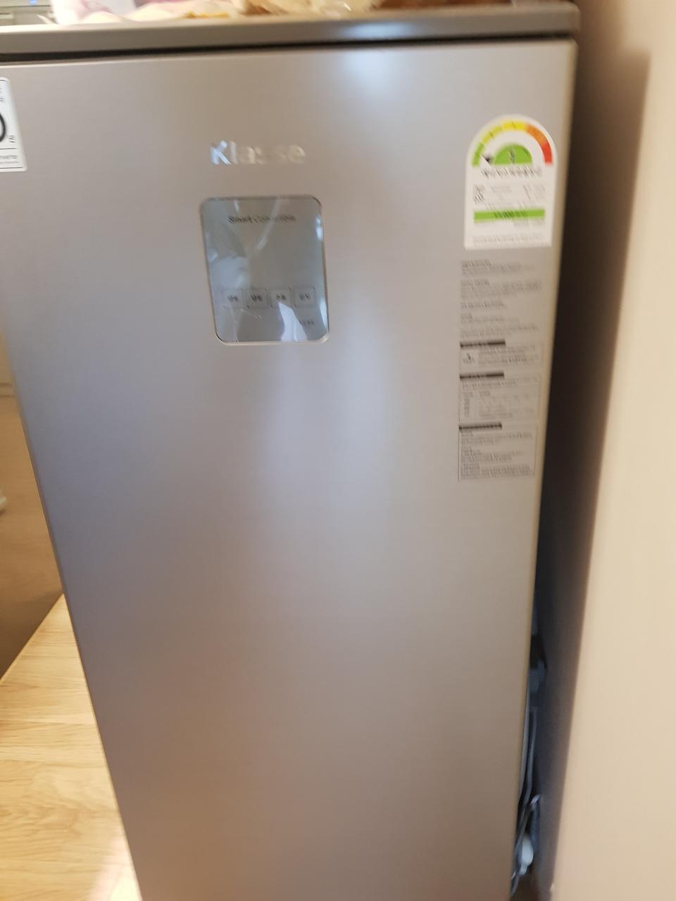 위니아 클라쎄 김치냉장고 (가스누출로 수리요망)