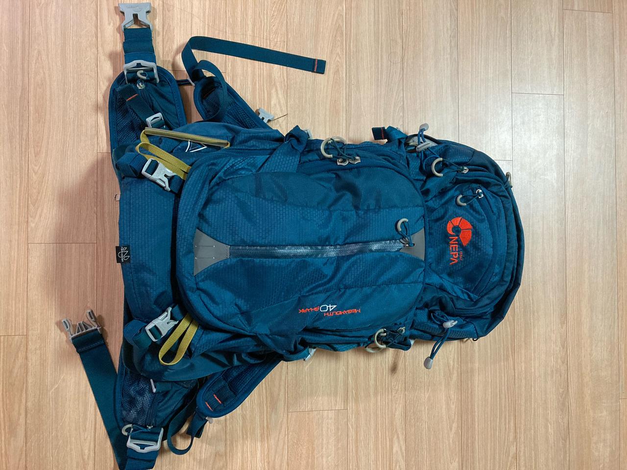 네파 등산가방 판매 합니다.