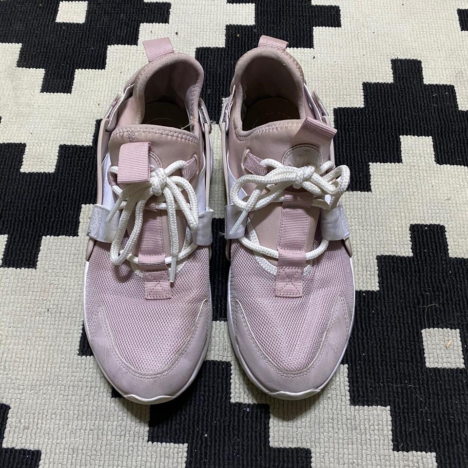 나이키 허라취 시티로우 245