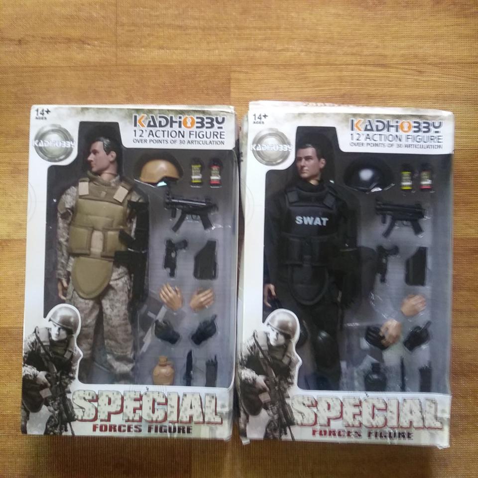 12인치 30cm 피규어 2개. 주짓수