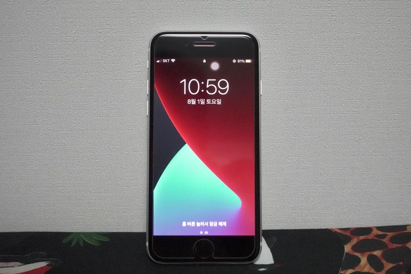 아이폰 se2 화이트 128G 자급제 판매합니다!