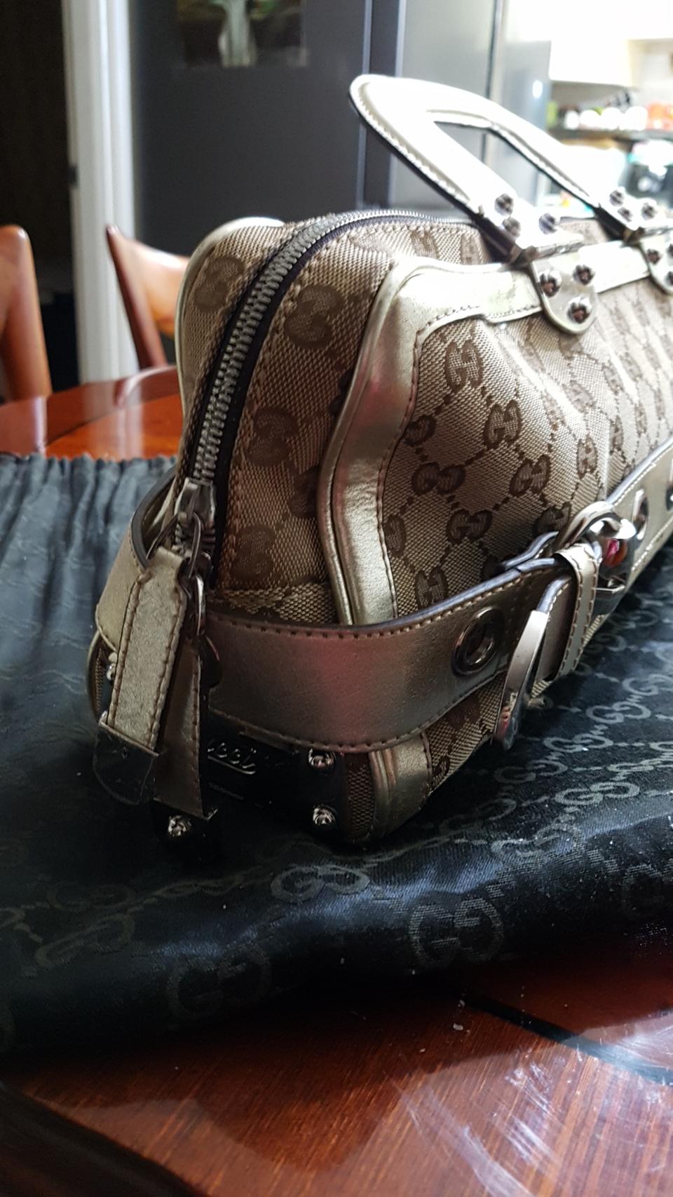 구찌금장벨트가방