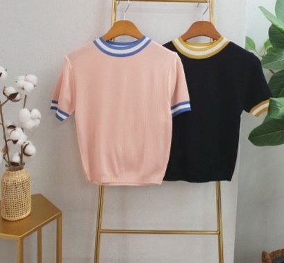 (새상품)크롭니트티 ㅡ블랙