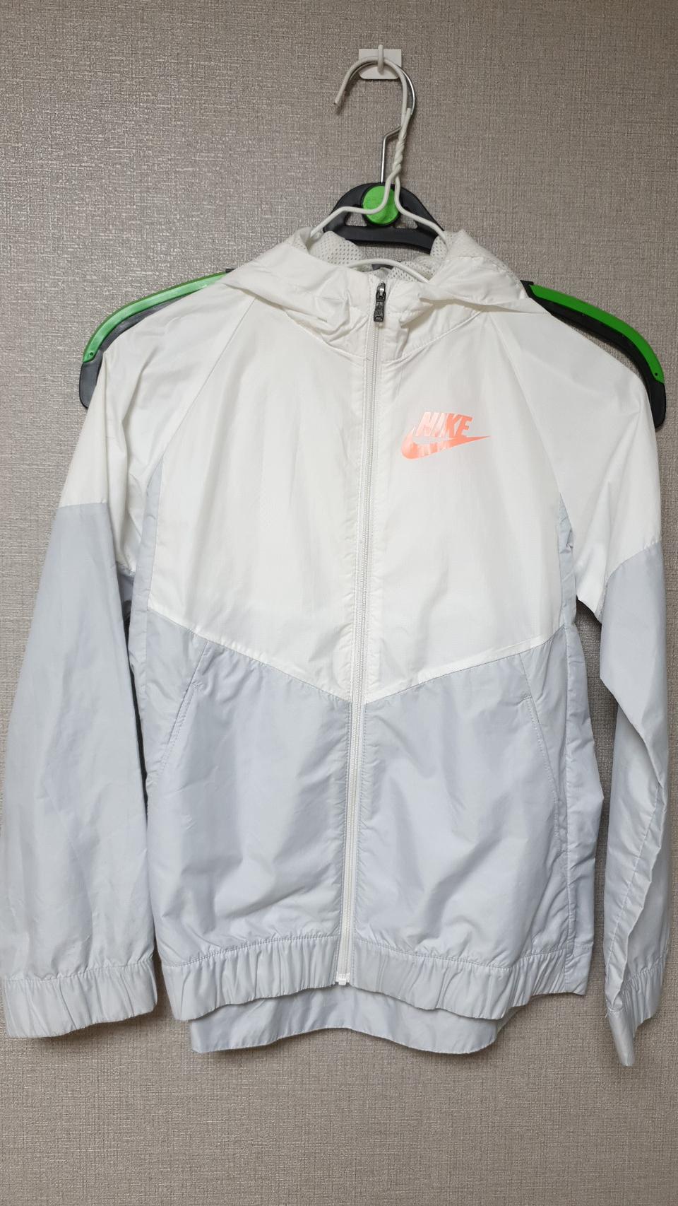 나이키바람막이140사이즈