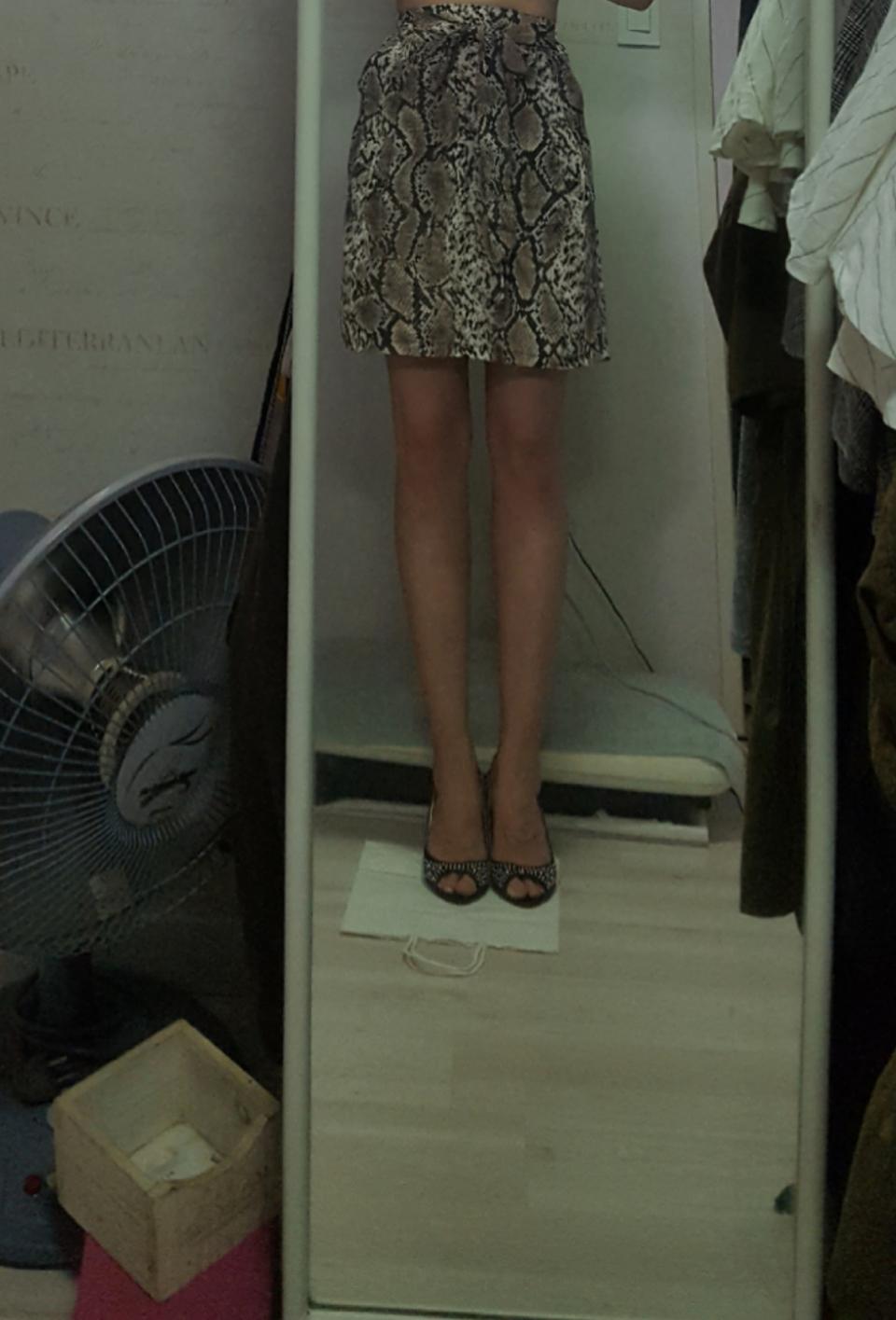 뱀피무늬 스커트