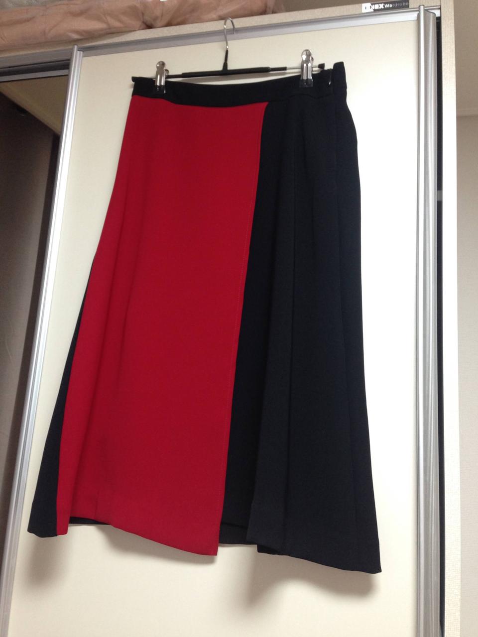 (새상품) 커밍스텝 배색 여성 플레어 미디스커트