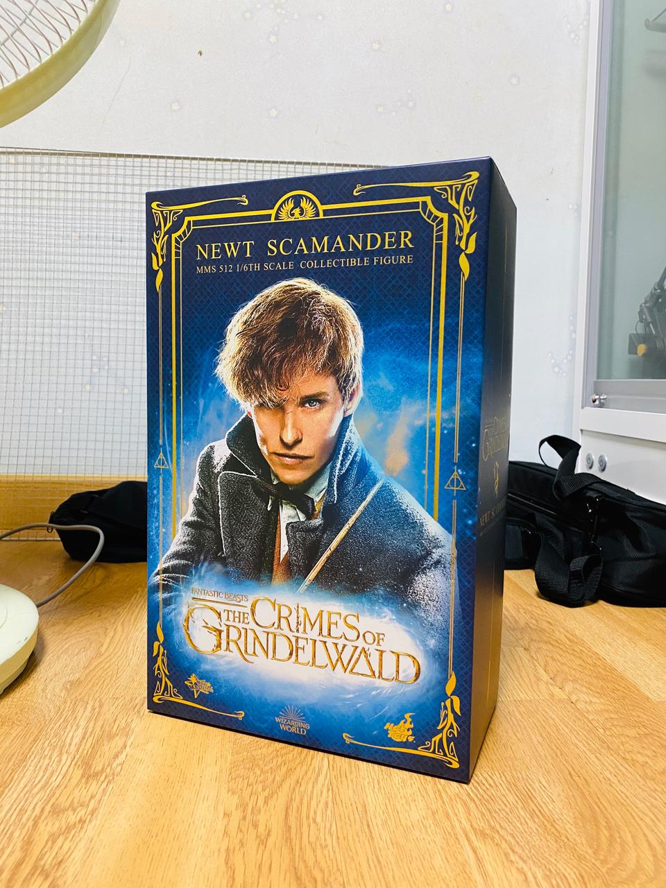 핫토이 신비한 동물사전 뉴트 스캐맨더 피규어