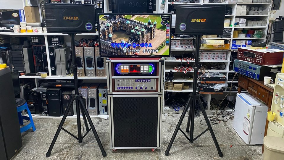 금영 Q100 이동식 반주기 풀세트 판매합니다.