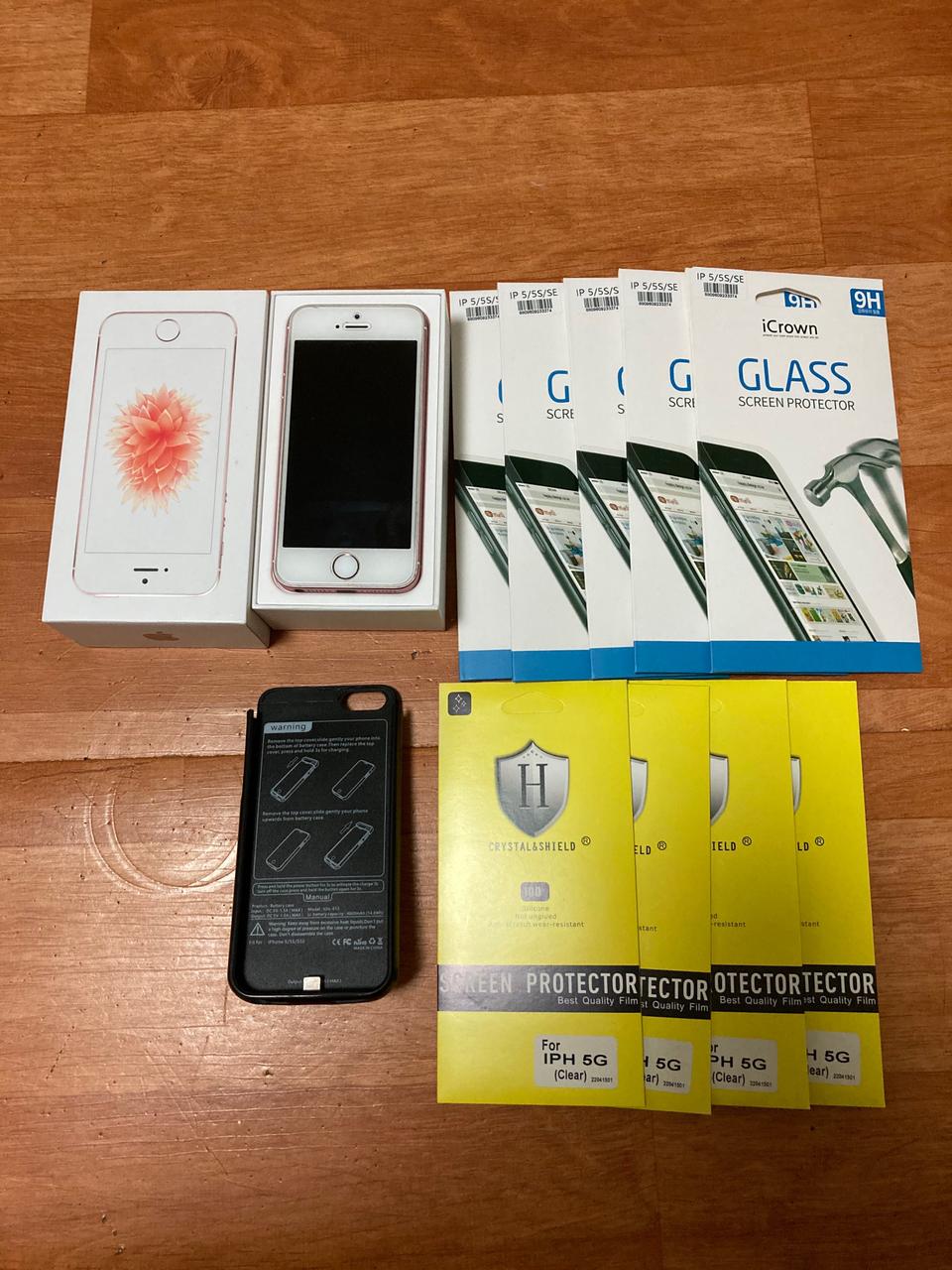 아이폰se 128기가 로골 판매합니다.