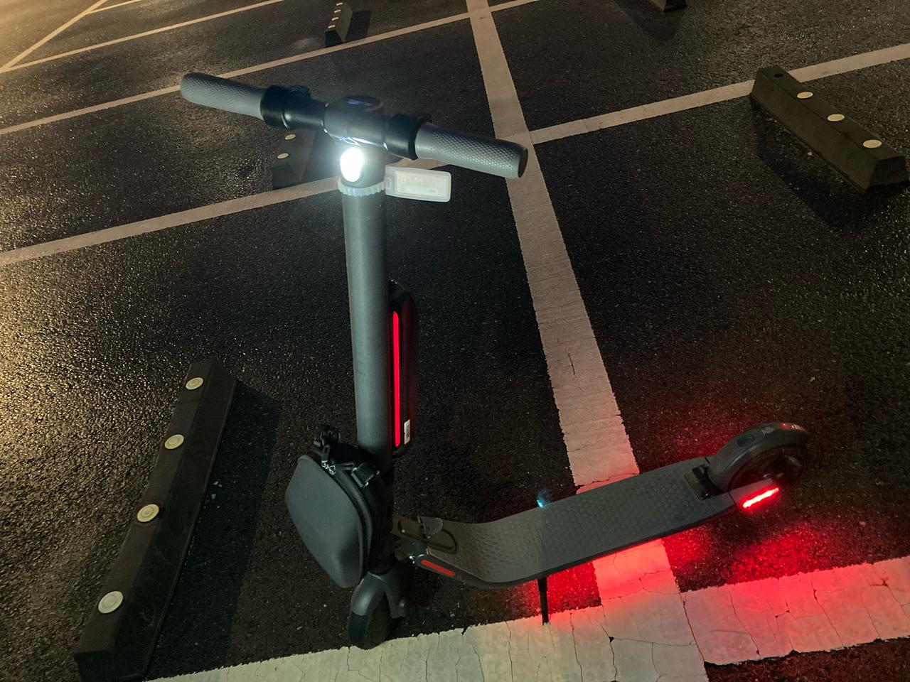 나인봇 세그웨이 ES4 전동킥보드 팝니다