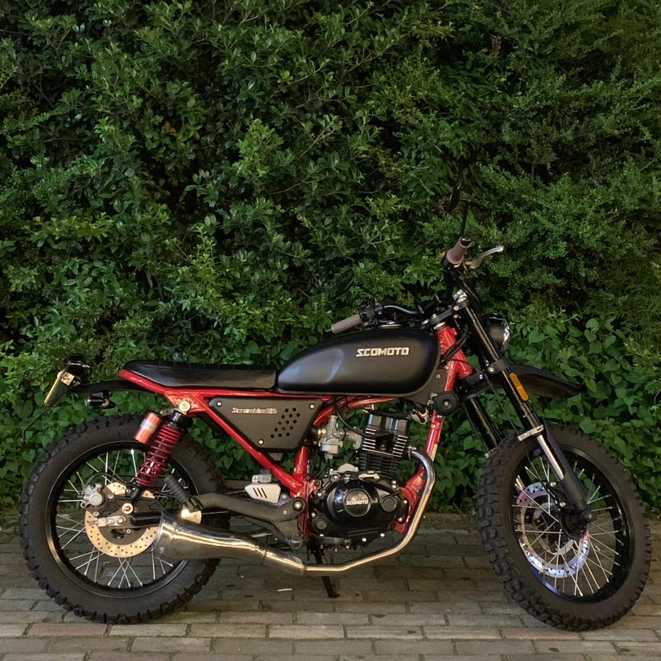 스코마디 스크램블러125 18년식