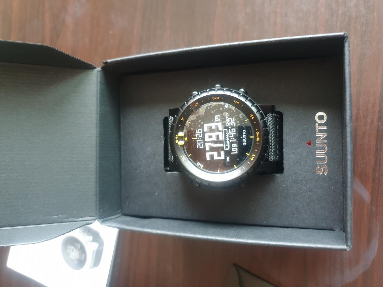 순토 코어 블랙 옐로우