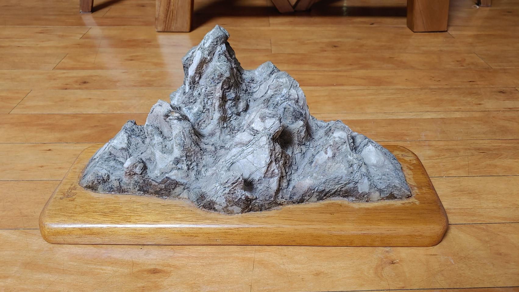 금강산 모양 수석 장식