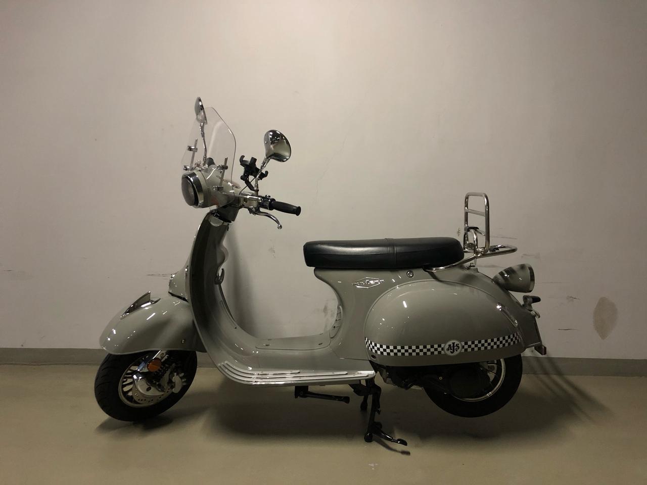 로얄클래식 모데나125 클래식 스쿠터 신차급 판매합니다