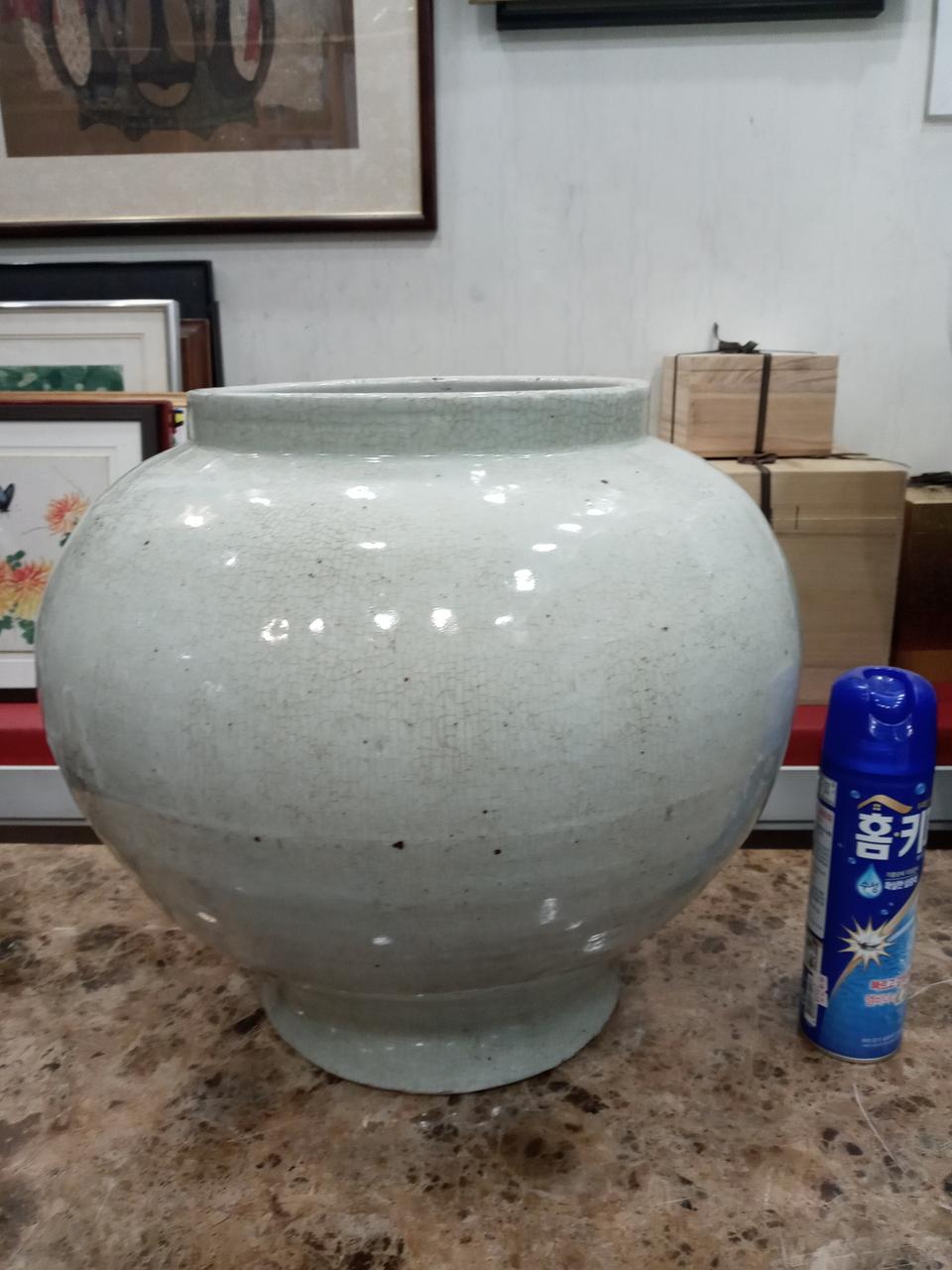 듬직한 100년묵은 달항아리