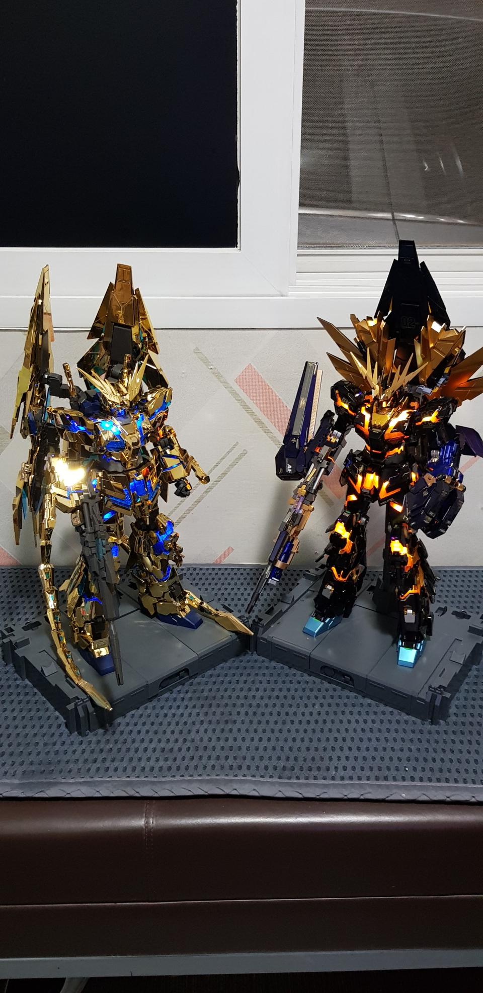 (급처)PG유니콘건담3호기 1차분 네러티브버전 페넥스LED 완성팝니다