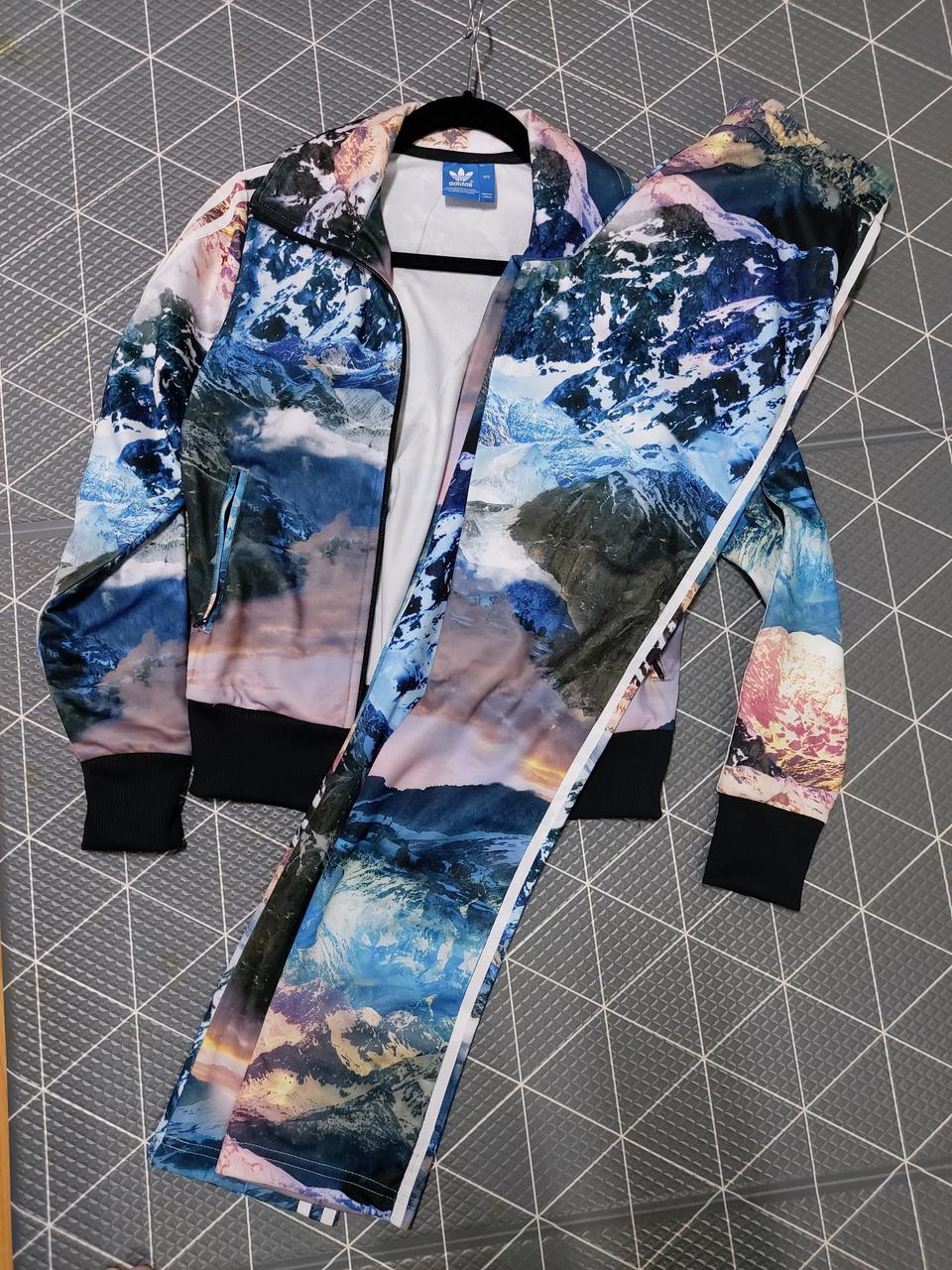 정품)아디다스 마운틴 한정판 트레이닝복 세트