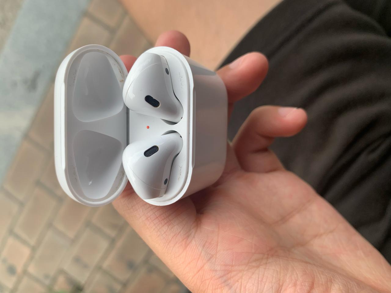 유선 에어팟2세대 (찍힘 있음) 풀박스