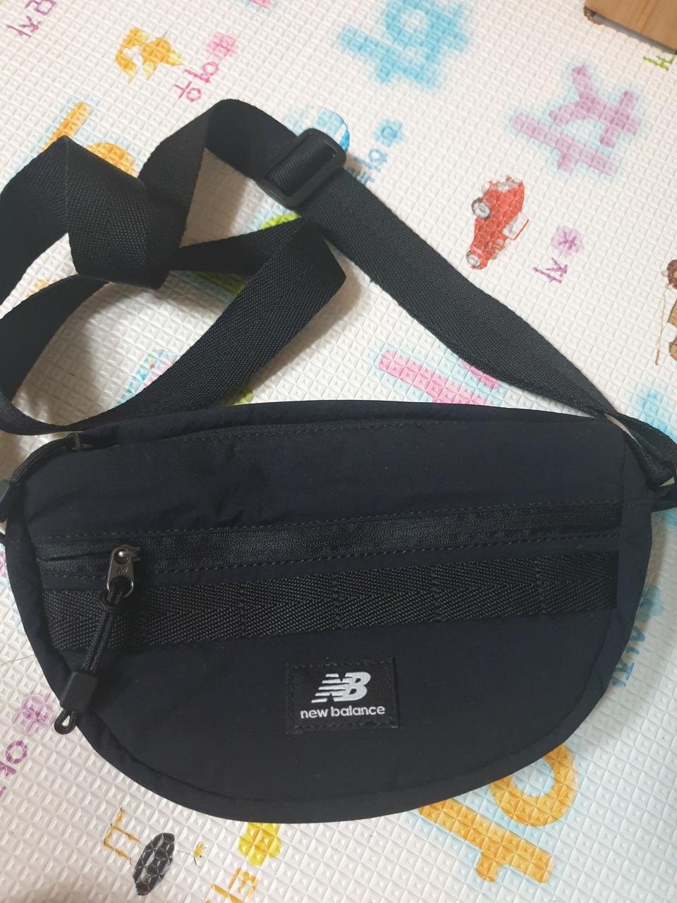 뉴발란스 반달크로스백