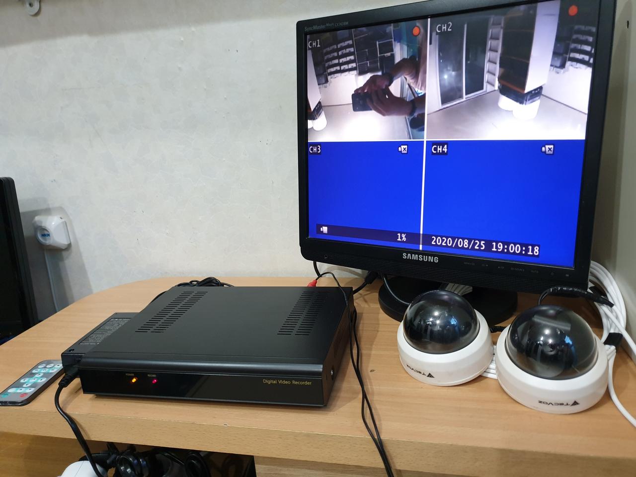 cctv 녹화기 돔카메라 2대 일체 세트 팝니다.