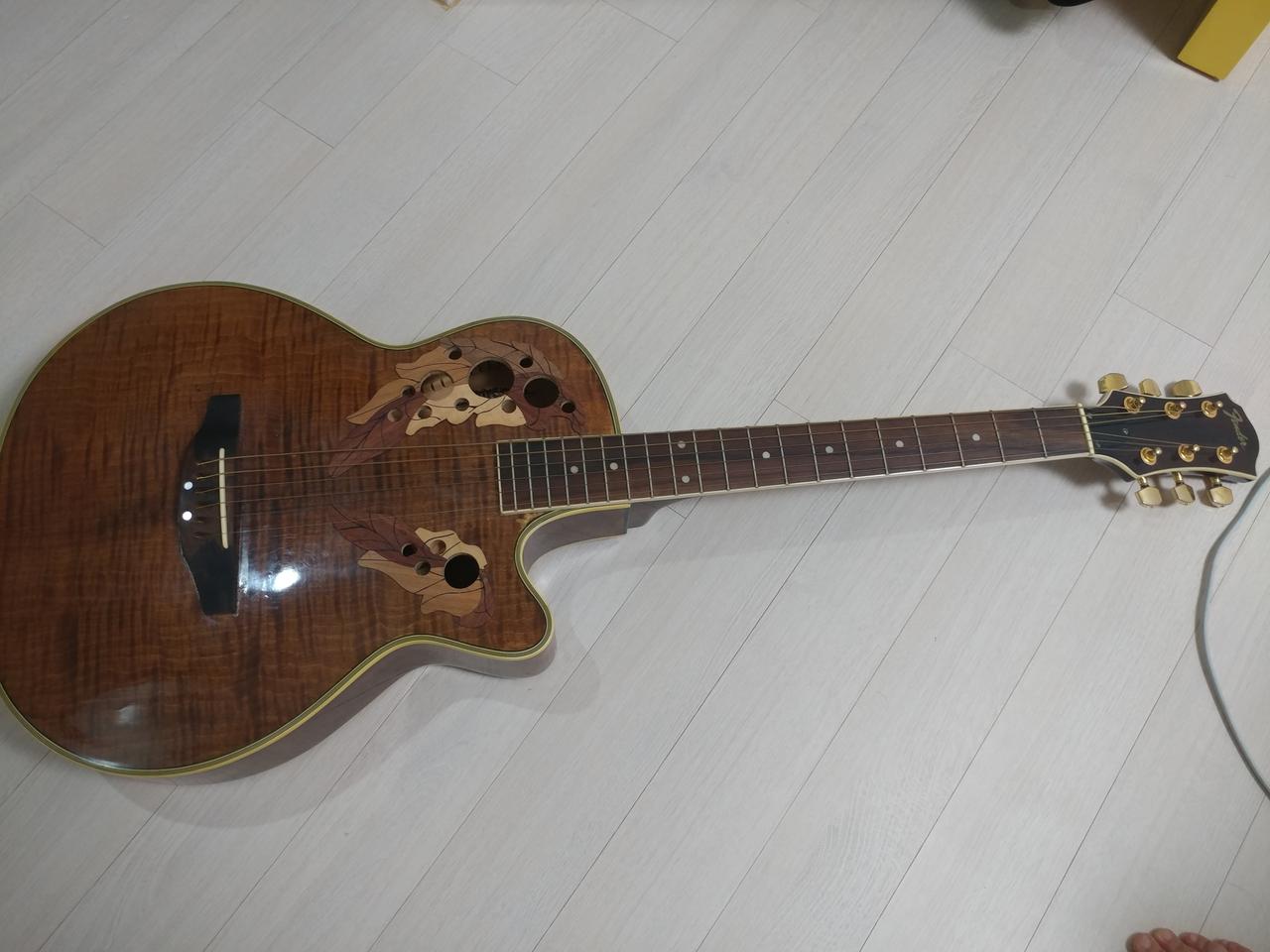 통기타(가격수정)ㅡ부산직거래만가능.