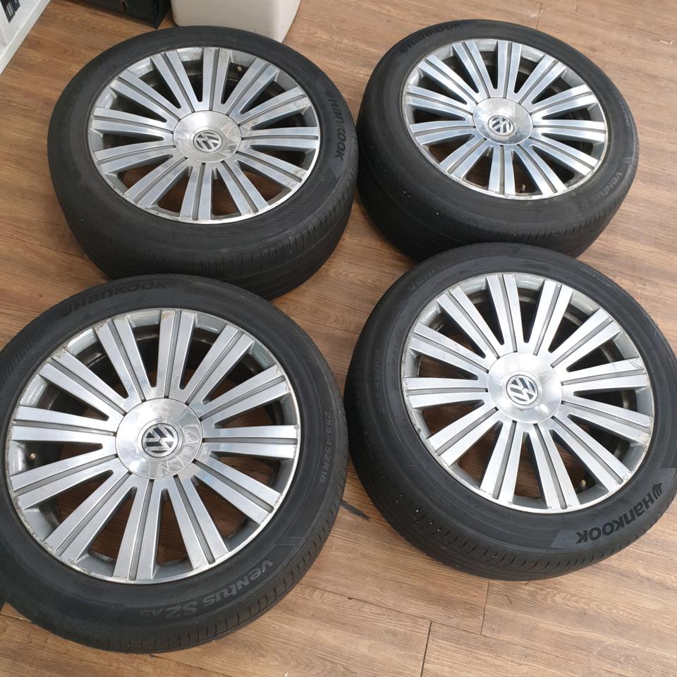 폭스바겐 255 45 18 정품타이어 18인치 (휠포함)