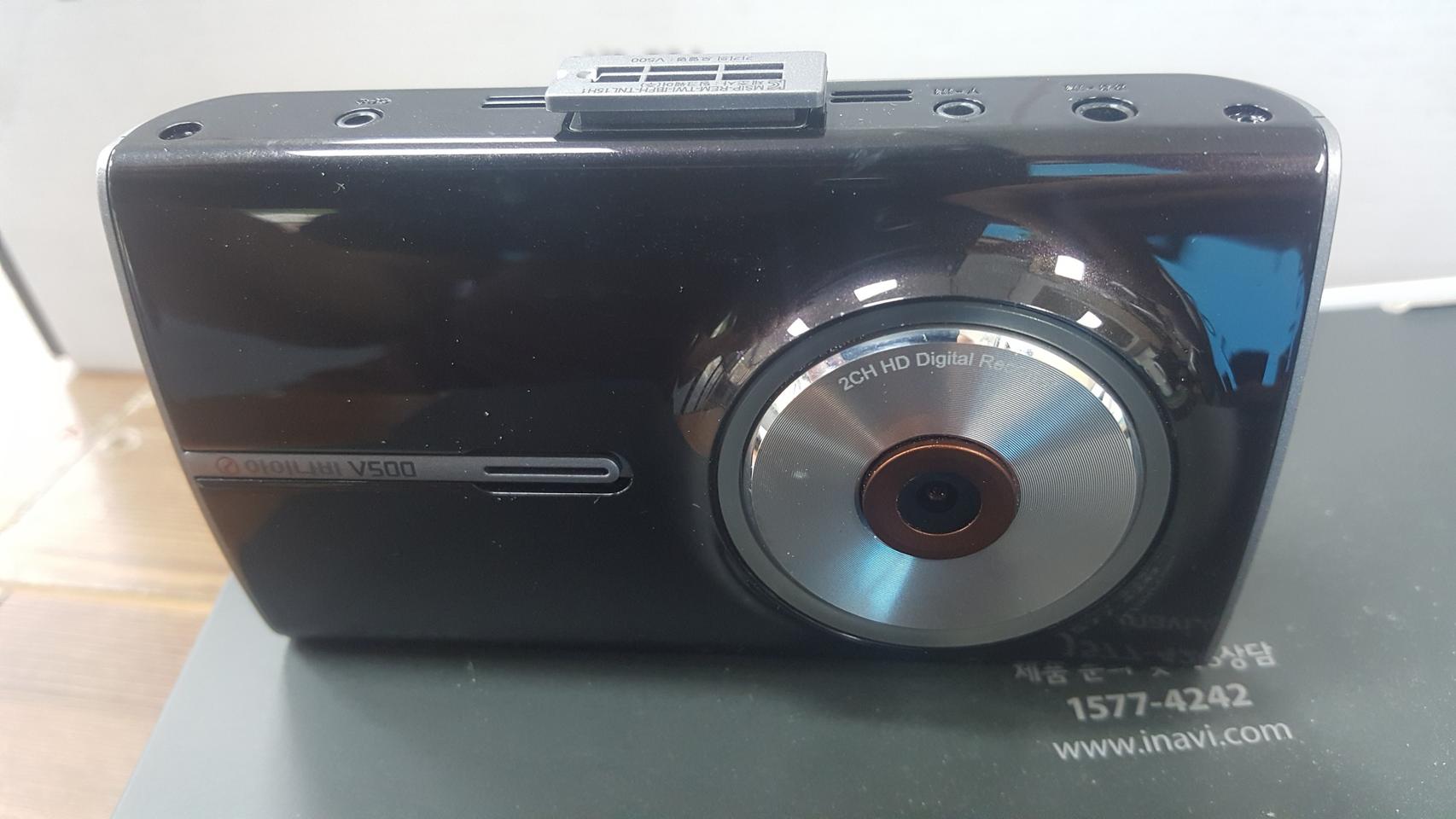 수리된 아이나비 v500 앞쪽만 판매.