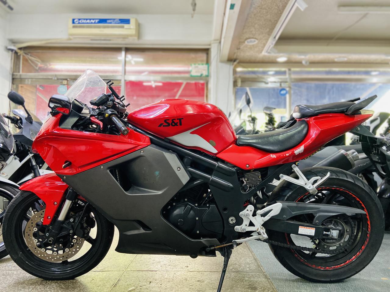 ★ KR모터스 코멧650rc 14년식 ★