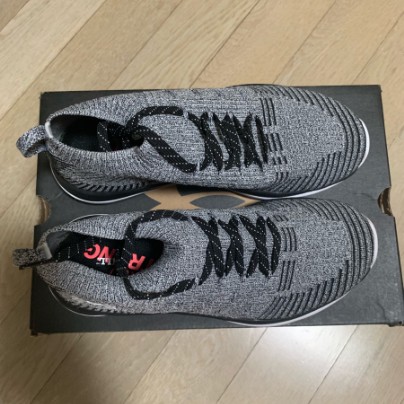 언더아머 정품 런닝화 여성 235mm  새상품